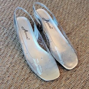 Annie Silver Heels with Modern Slingback Design Wedding Size 8 Narrow